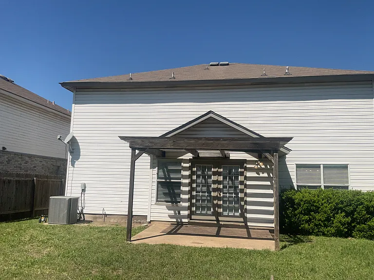 1000 Silverstone Ln — Photo 11