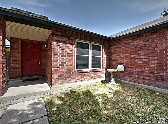 3rd image of 5439 Champions Hill Dr