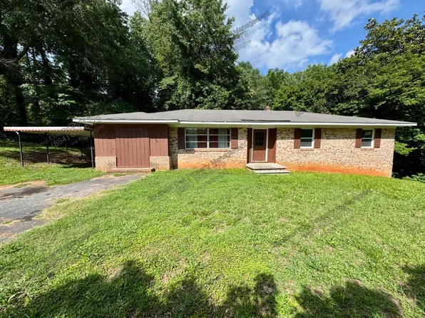 1202 Garden Cir, Seneca, SC 29672