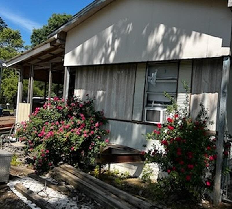 1st image of 123 Dorris Ln