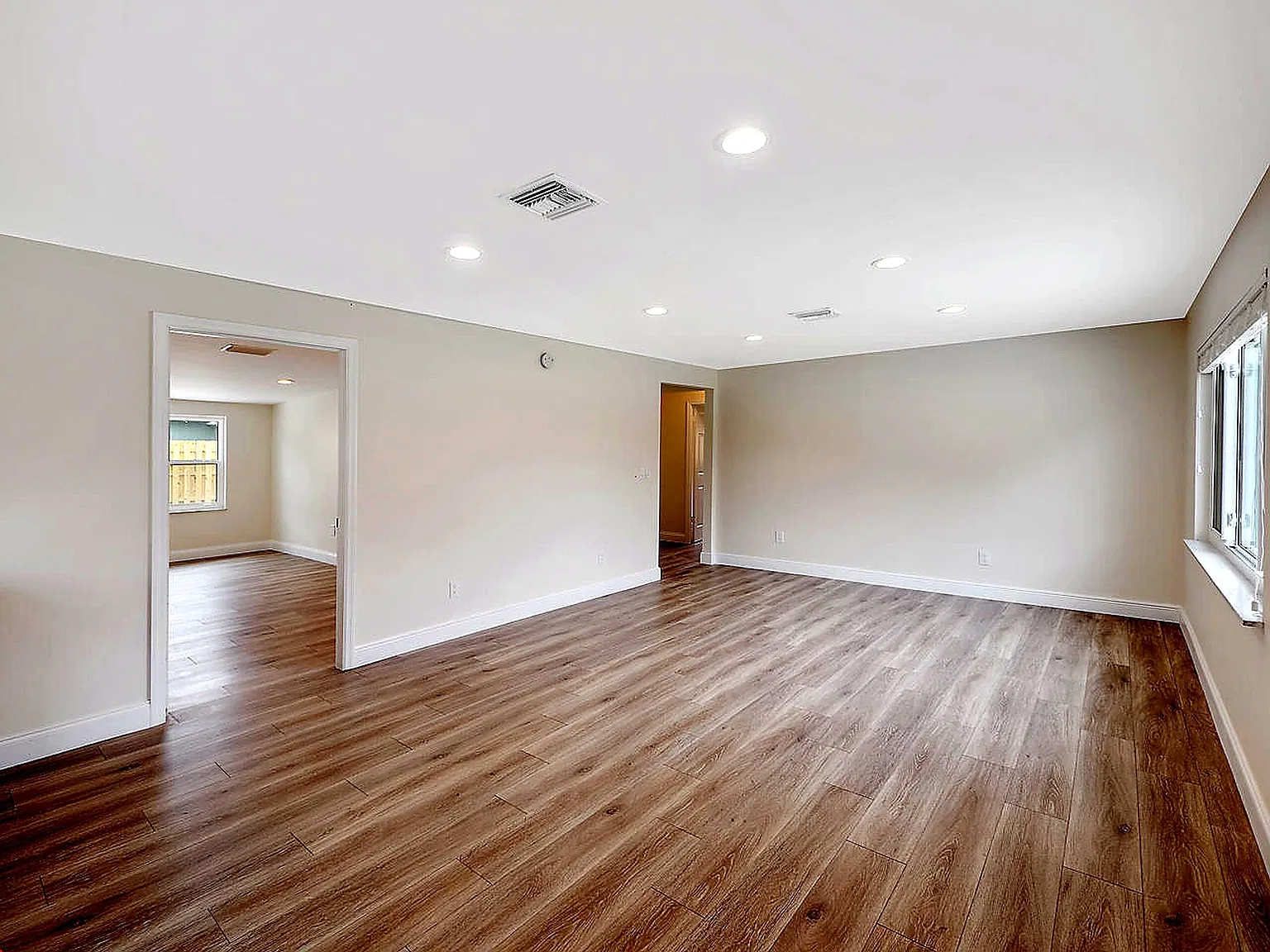 4 bed, 1.5 bath, 1701 sqft, $3,900 — Photo 4