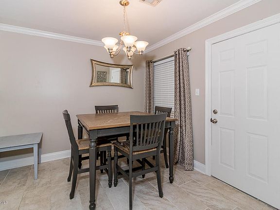 5th image of 202 Cheshire Cir