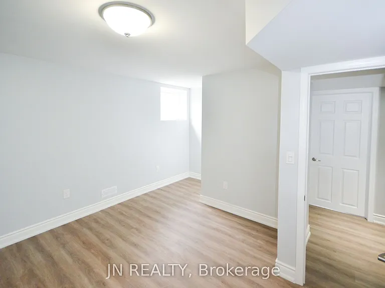 34 McEchearn Cres #LOWER — Photo 13