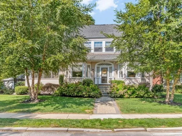 135 Ellison Park, Waltham, MA 02452
