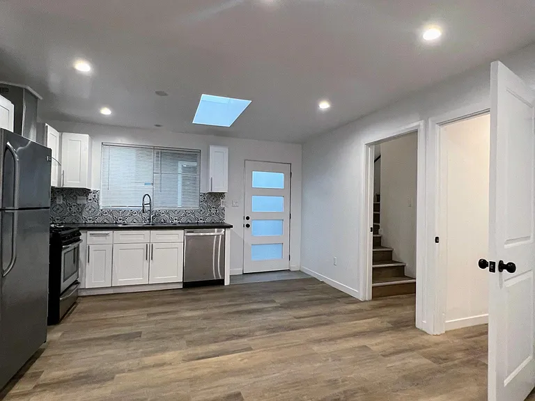 6731 Amigo Ave — Photo 3