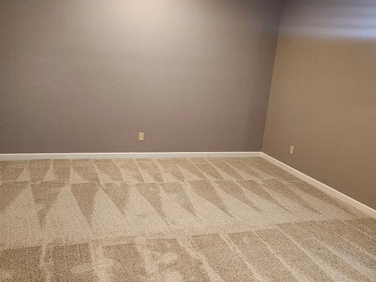 4742 Village Green Pkwy — Photo 30