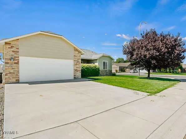 2010 Wellington Dr, Yakima, WA 98903
