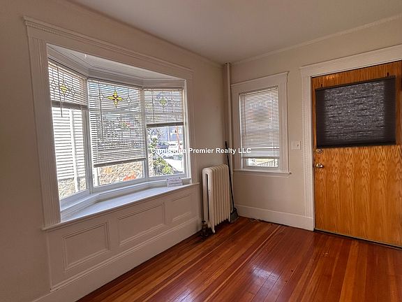 3rd image of 11 Wright Ave