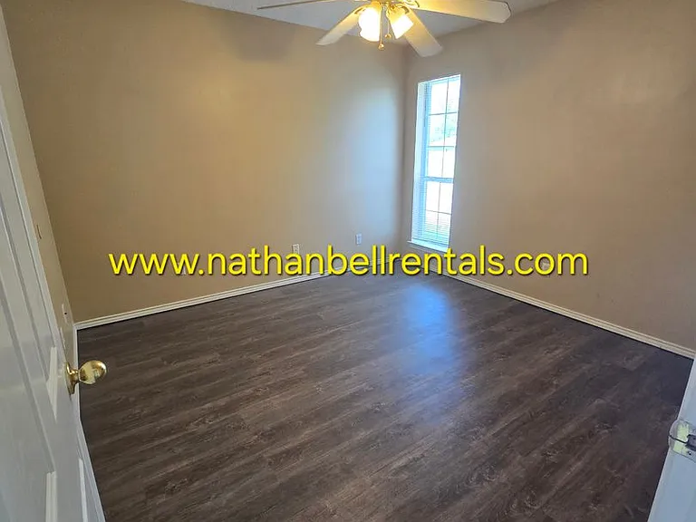 544 Kirkland Ln — Photo 7