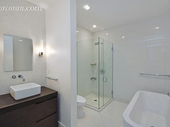 4th image of 360 Furman St APT 502