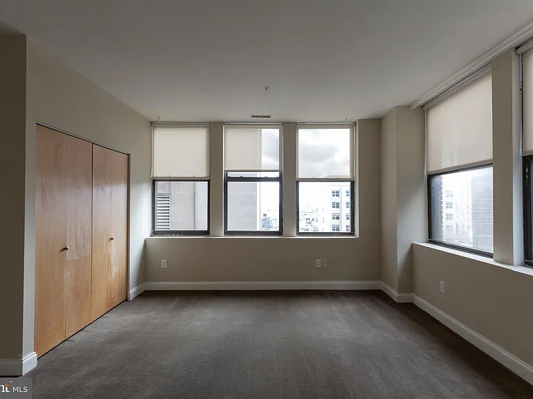 220-2 S 16th St #402 — Photo 37