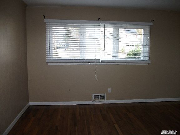 5th image of 8 Peartree Ln