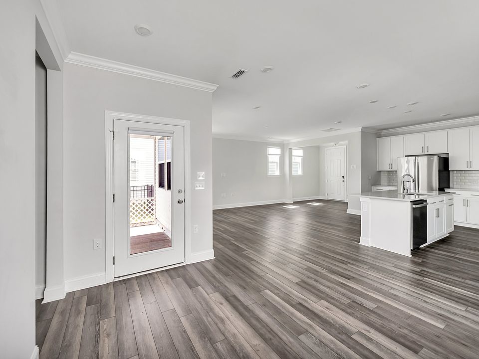 1st image of 118 Sea Cave Ln