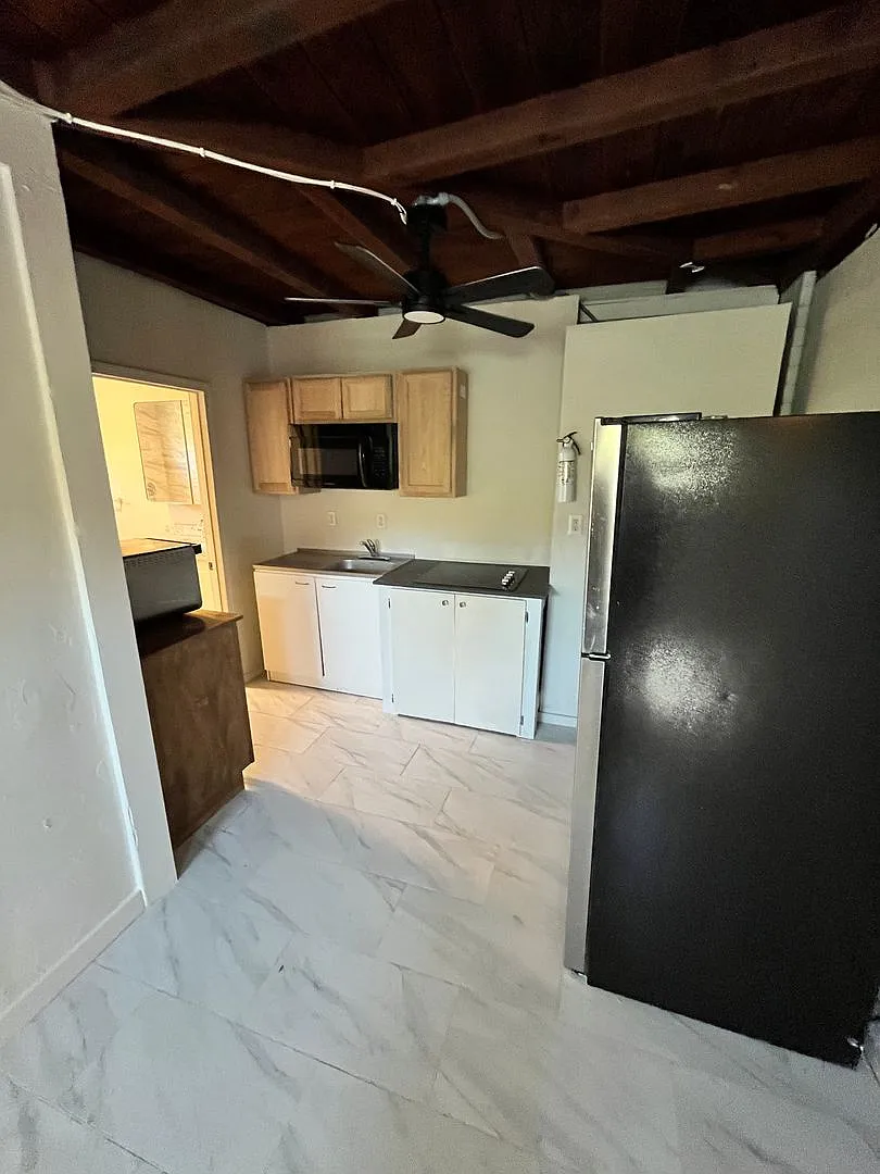 2220 E. Grant Road — Photo 3