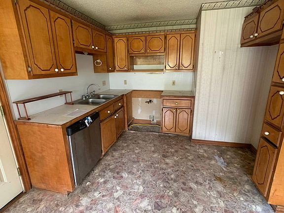 3rd image of 302 Madison Dr