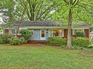 1056 Dresden Dr W, Charlotte, NC 28205