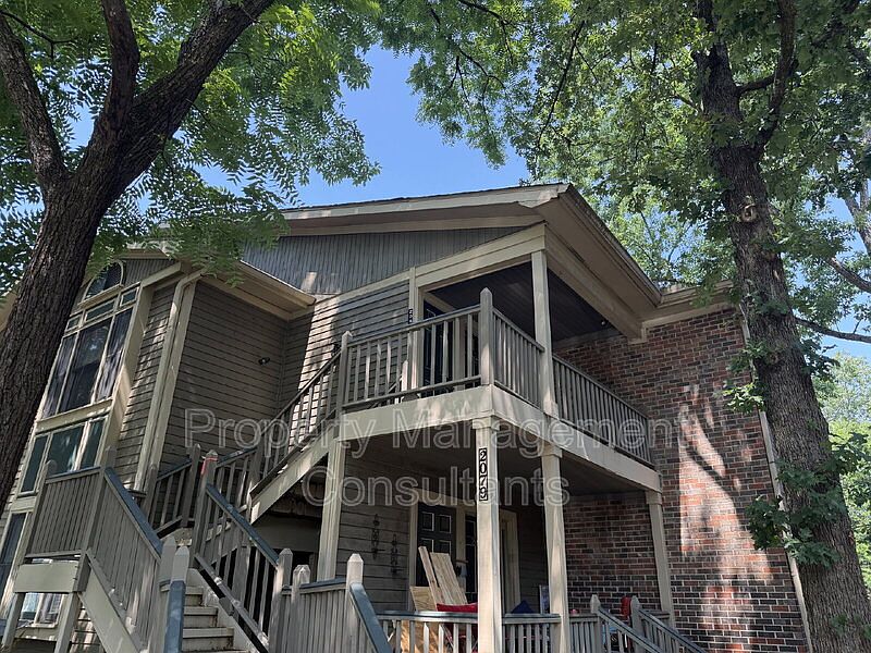 1st image of 2083 Woodlawn Dr SW
