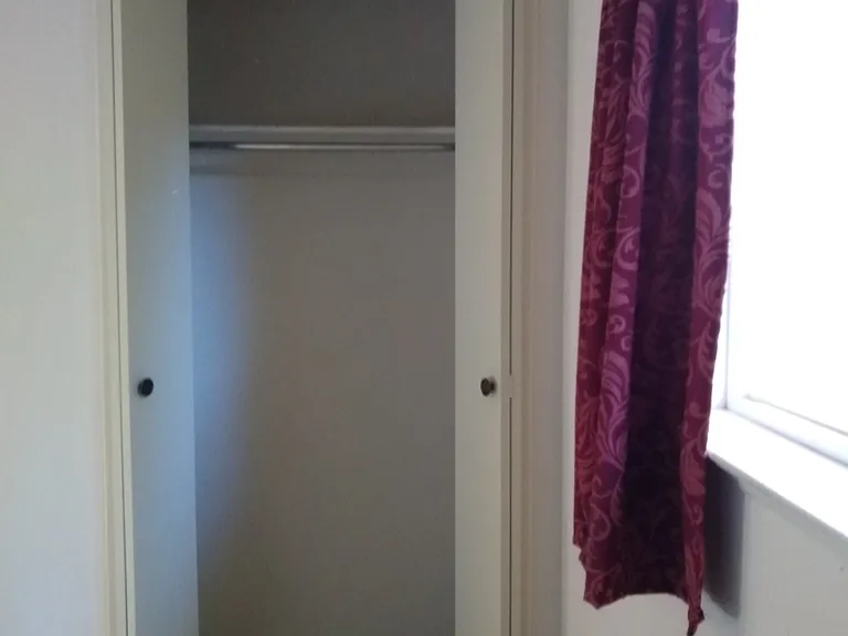 Middle bedroom closet