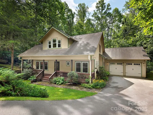 264 Charming Ln, Hendersonville, NC 28792