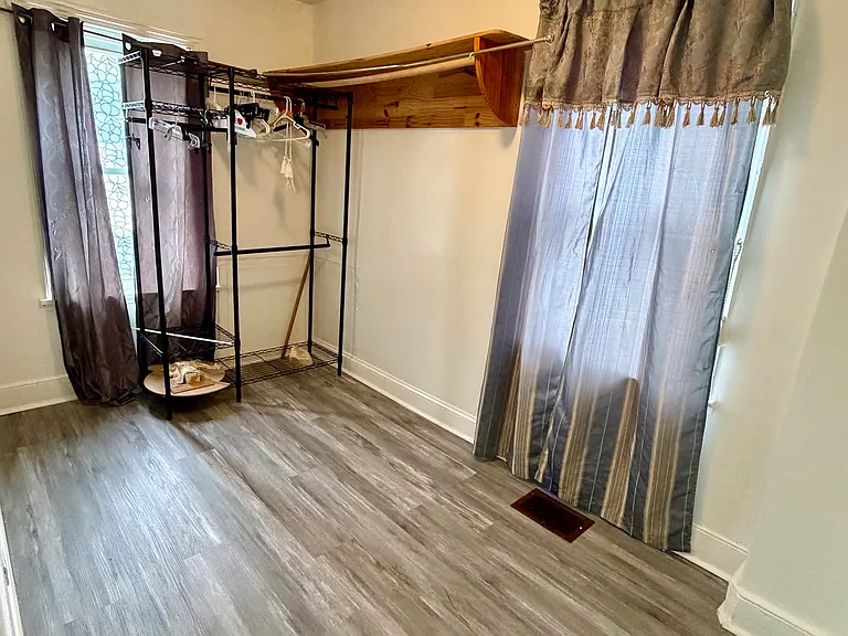 225 Carpenter St — Photo 5