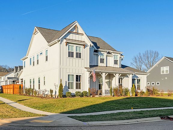 3rd image of 1052 Pine Creek Dr