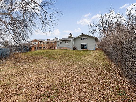 5th image of 2029 Stirling St