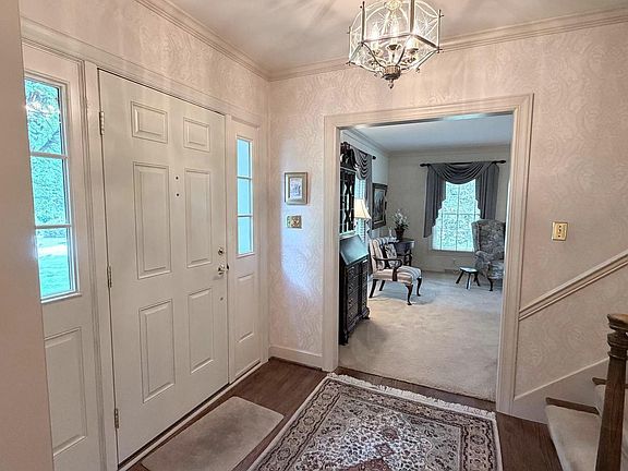 4th image of 475 Larkspur Ln
