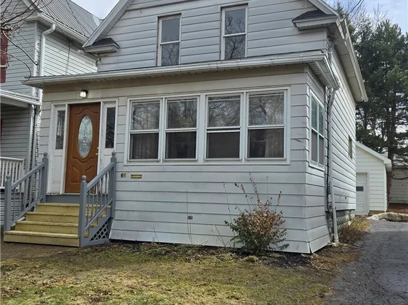 61 W Doughty St, Dunkirk, NY 14048