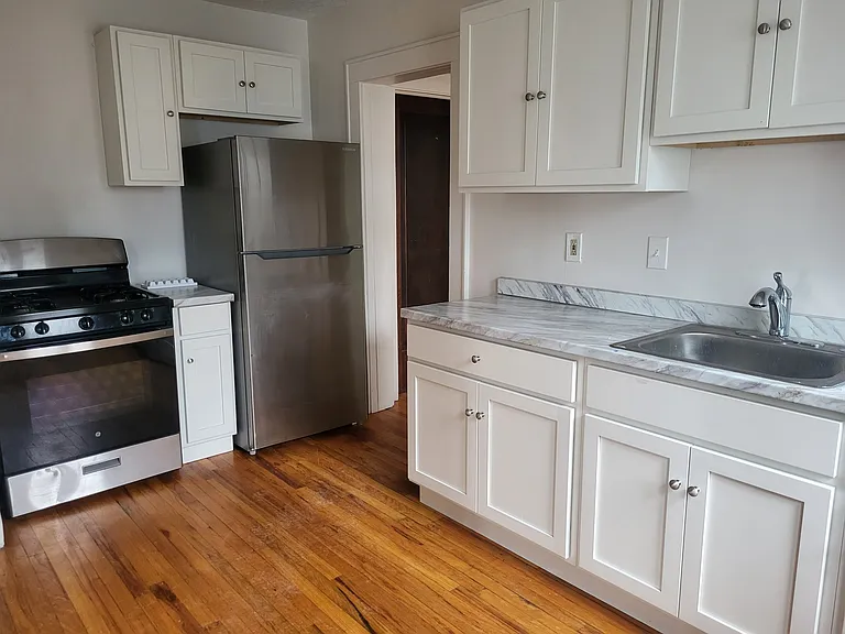 41 S Walnut St #4 — Photo 6