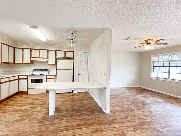 3rd image of 164 SE Pearl Ter