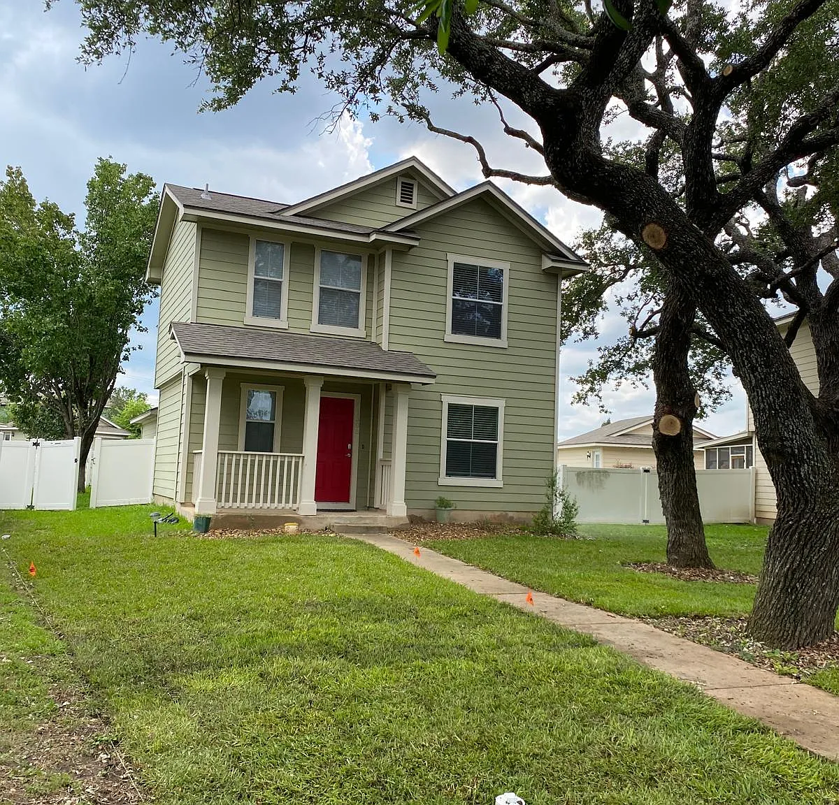 3 bed, 2.5 bath, 1800 sqft, $2,140 — Photo 1