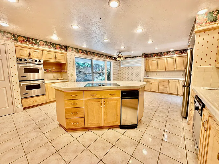 1415 Hopi Cir — Photo 12