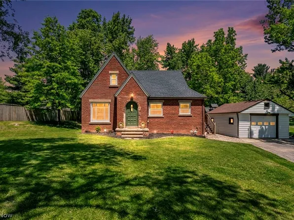 2834 W Wallings Rd, Broadview Heights, OH 44147