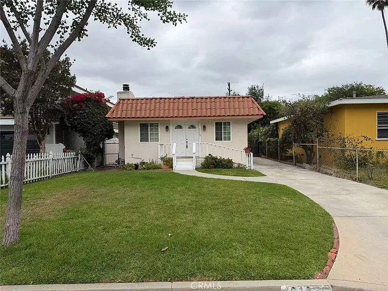 6137 Camellia Ave — Photo 1
