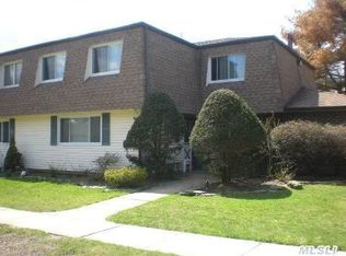 196 Feller Dr, Central Islip, NY 11722