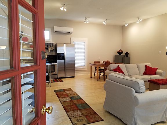 3rd image of 4513 University Oaks Blvd