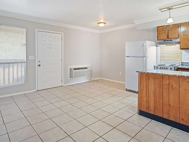 Meridian Place Apartments — Photo 13