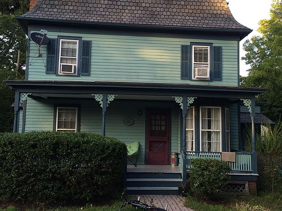 3rd image of 8 Lloyd Ave