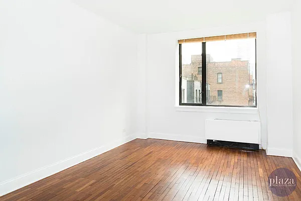 Rented by Plaza Real Estate Group | media 32