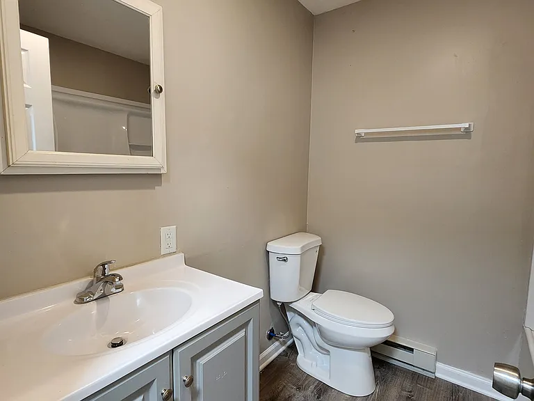 407 E North St — Photo 6