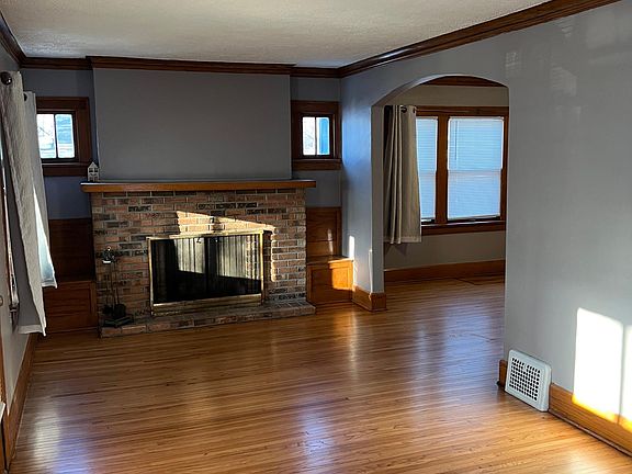 3rd image of 2137 Douglas St