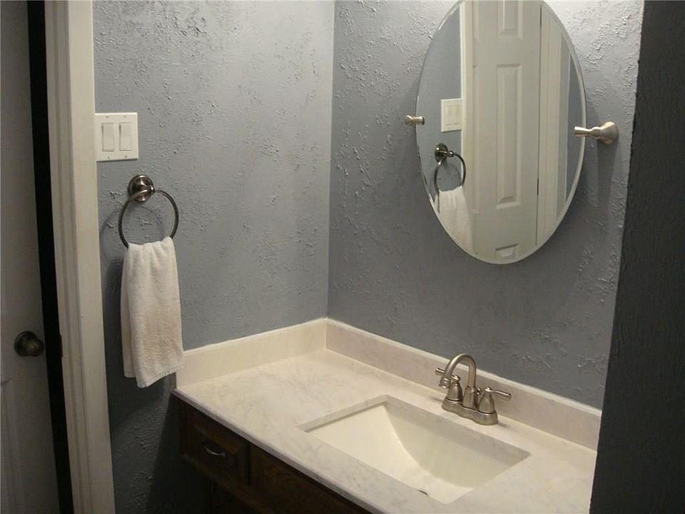 1st image of 921 Meadowcove Cir