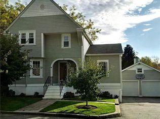 26 Squantum St, Cranston, RI 02920