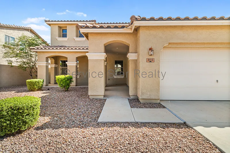 4 bed, 3.0 bath, 2432 sqft, $2,949 — Photo 3