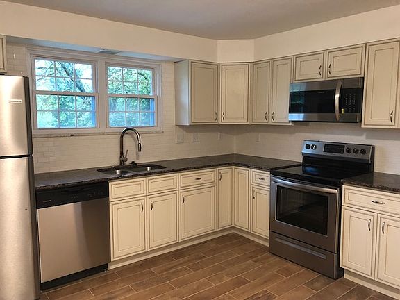Level 1 Kitchen