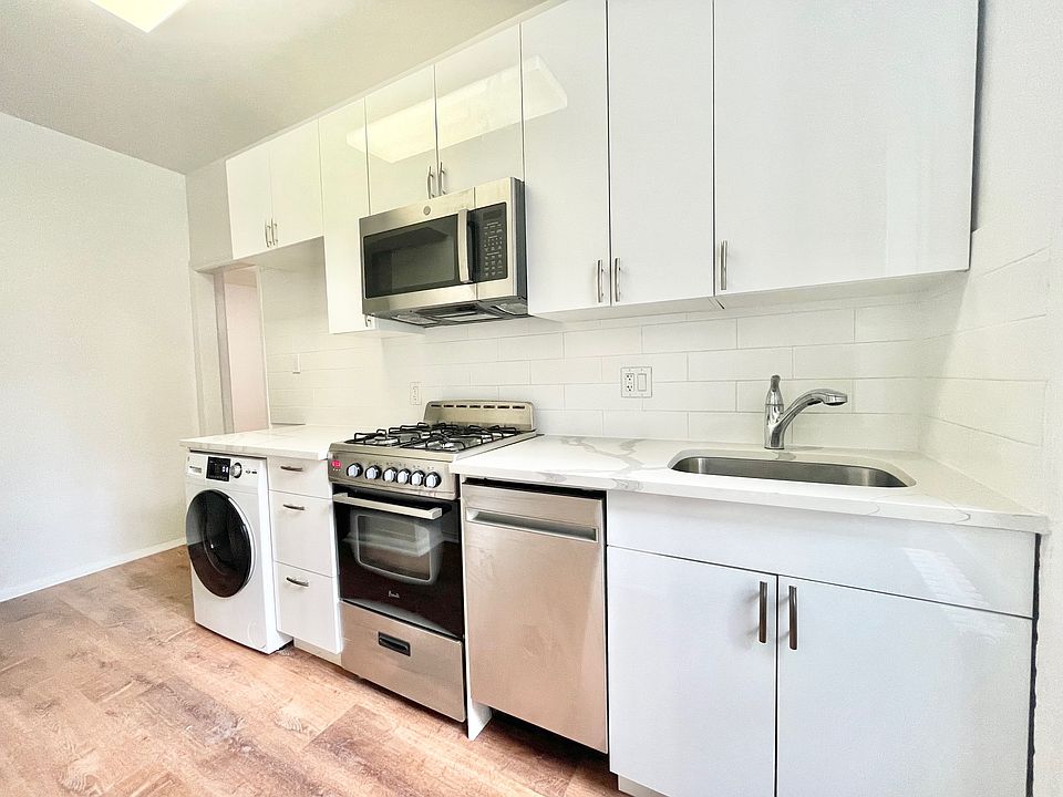 1st image of 874 Lexington Ave