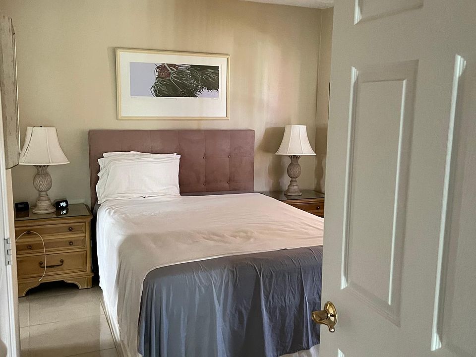 2nd image of 601 SE 20th Ave Unit 1