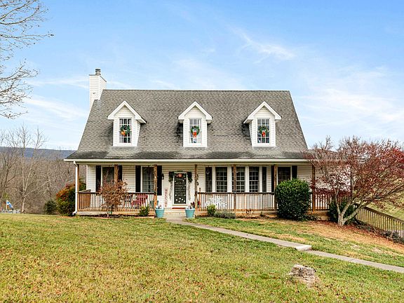2nd image of 1810 Stratford View Dr