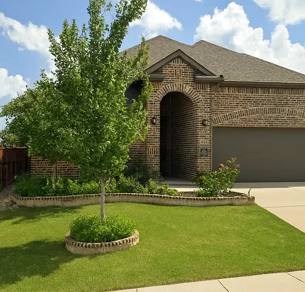 4744 Bluffview Dr — Photo 1