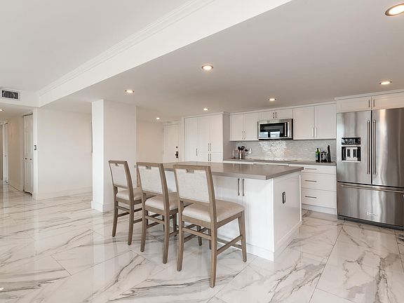 4th image of 1450 Brickell Bay Dr #17